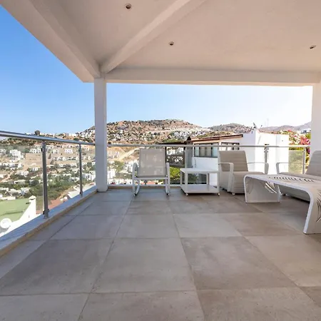 アパート 2Br Duplex House With Amazing Sea View In Bodrum